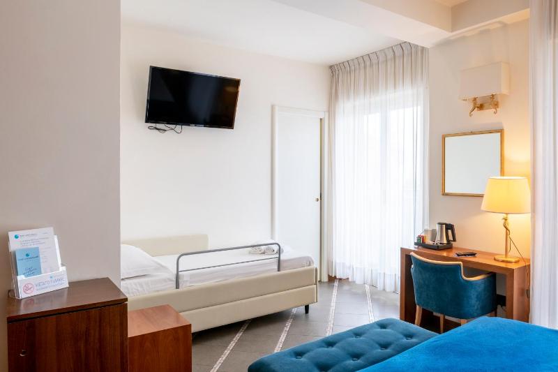 Small Double Room with Extra Bed image 3