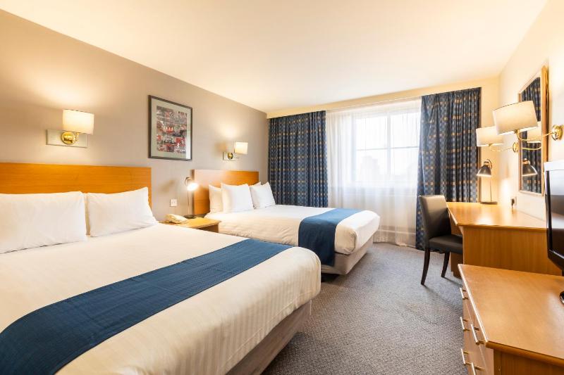 Standard Double Room with Two Double Beds image 1