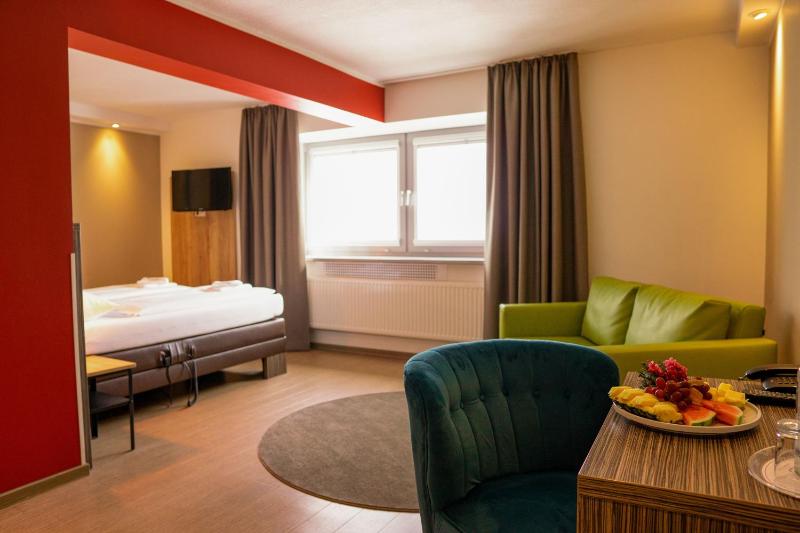Large Double Room - Wheelchair Accessible image 1