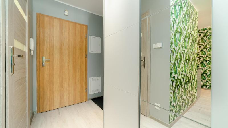 One-Bedroom Apartment - Nadrzeczna 3E image 3