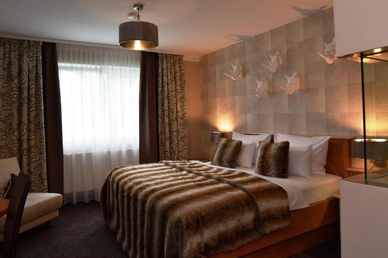 Two Connecting Comfort Plus Double Rooms (4 People) image 1
