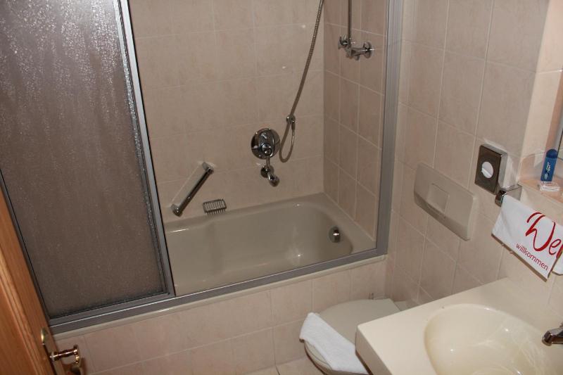 Deluxe Double Room image 4