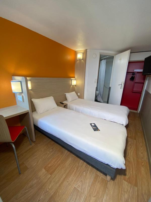 Twin Room image 2
