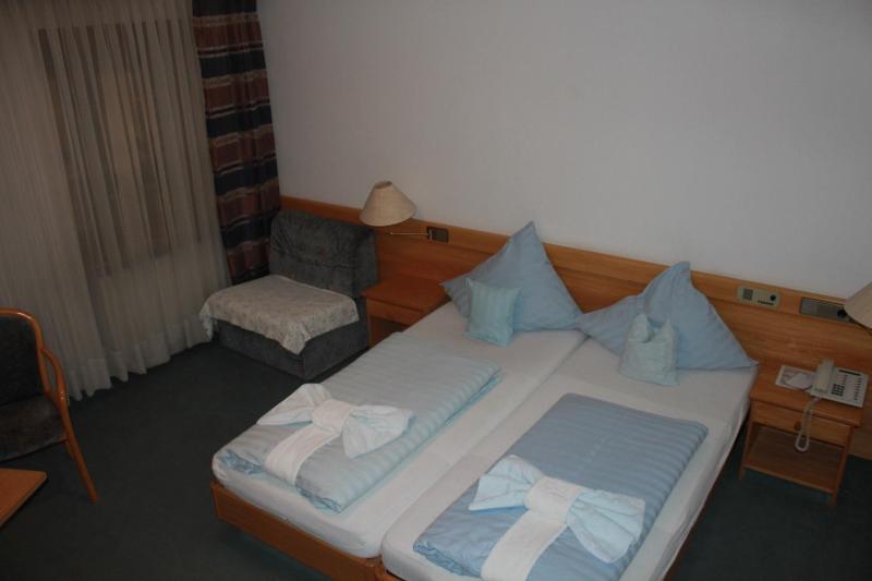 Double Room with Balcony image 3
