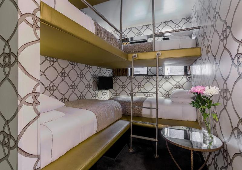 Quadruple Room image 2