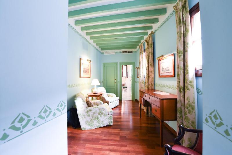 Superior Double Room image 3