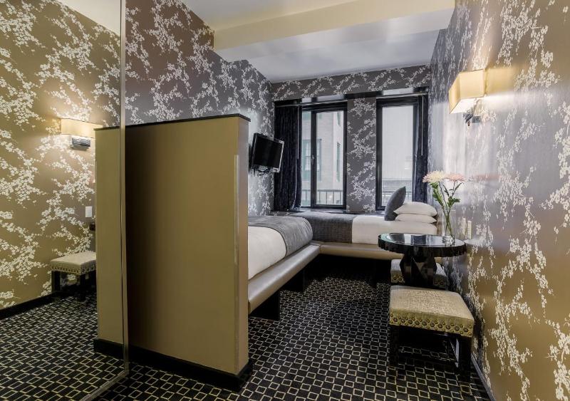 Standard Twin Room image 4