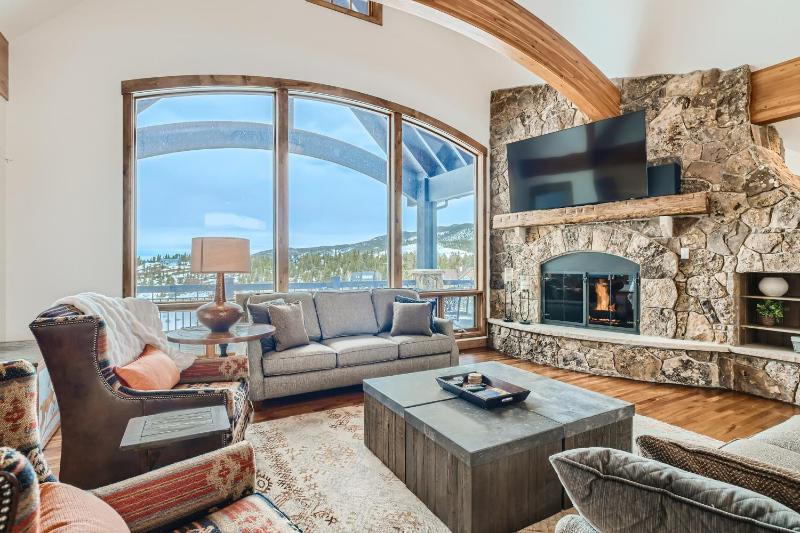 NEW LISTING! Après & Fairway Retreat home - image 50