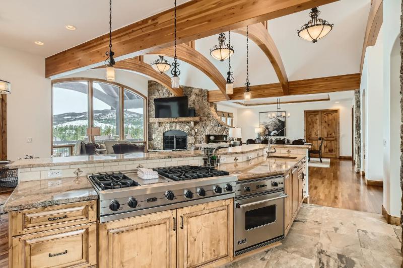 NEW LISTING! Après & Fairway Retreat home - image 17