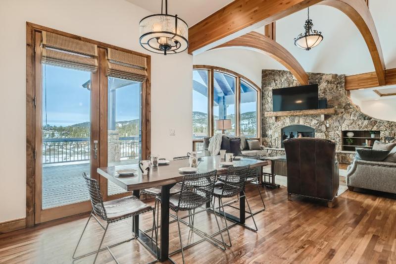 NEW LISTING! Après & Fairway Retreat home - image 39