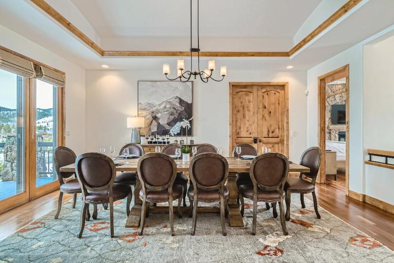 NEW LISTING! Après & Fairway Retreat home - image 13