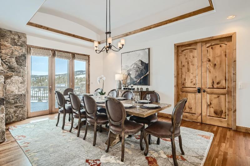 NEW LISTING! Après & Fairway Retreat home - image 3