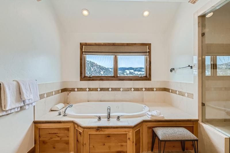 NEW LISTING! Après & Fairway Retreat home - image 38