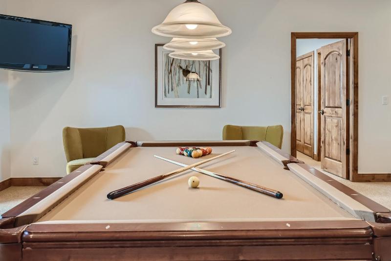 NEW LISTING! Après & Fairway Retreat home - image 8