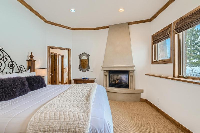 NEW LISTING! Après & Fairway Retreat home - image 6