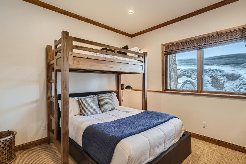 NEW LISTING! Après & Fairway Retreat home - image 36