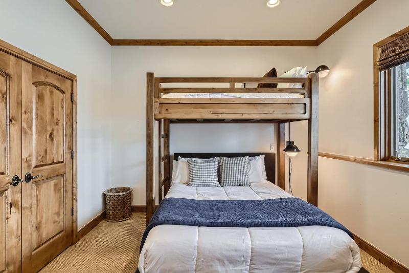 NEW LISTING! Après & Fairway Retreat home - image 10