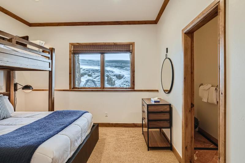 NEW LISTING! Après & Fairway Retreat home - image 44