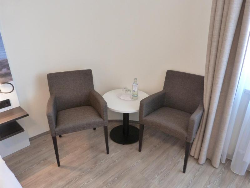 Double Room image 3