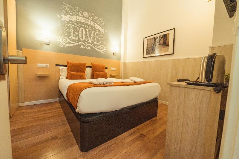 Hostal Live Natura Barcelona - image 5