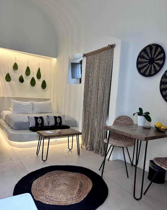 Suite with Outdoor Hot Tub image 4