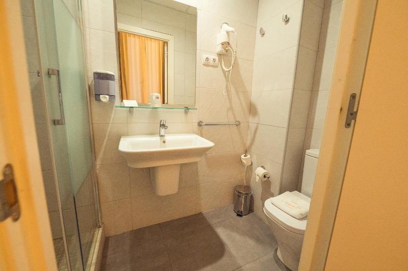 Hostal Live Natura Barcelona - image 15