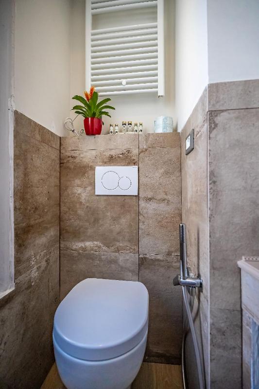 Deluxe Double Room with Bath image 4