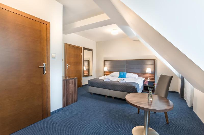 Deluxe Double Room image 2
