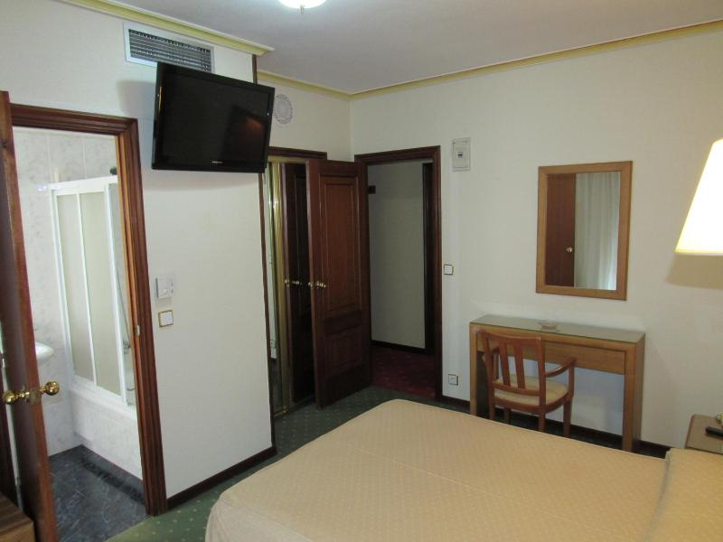 Deluxe Double Room image 4