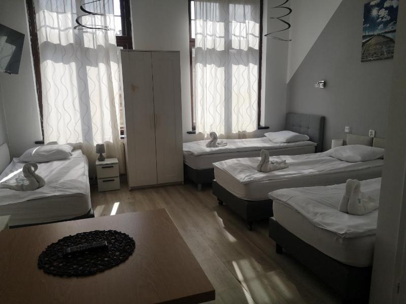 Classic Quadruple Room image 1
