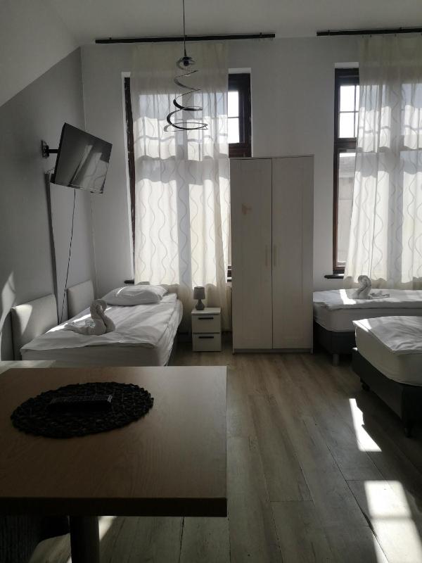 Classic Quadruple Room image 4