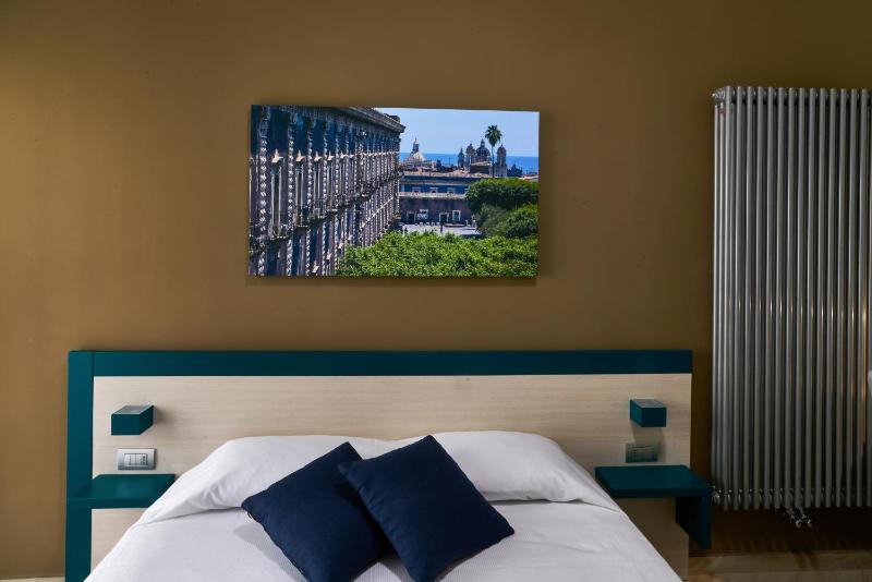 Double Room with Balcony image 2