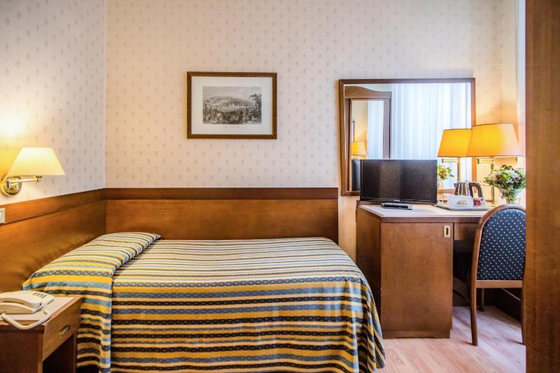 Classic Single Room image 4