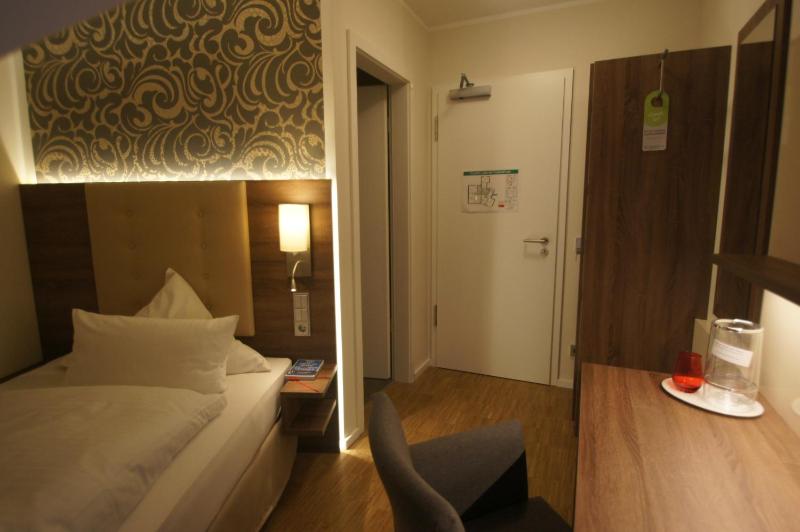 Comfort Single Room image 4