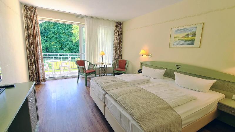 Orangery Room with Park View image 3