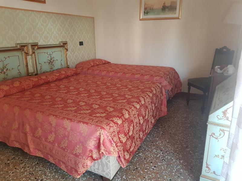 Triple Room with Private Bathroom image 4