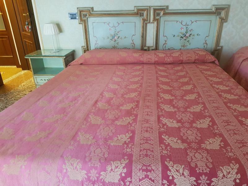 Triple Room with Private Bathroom image 3