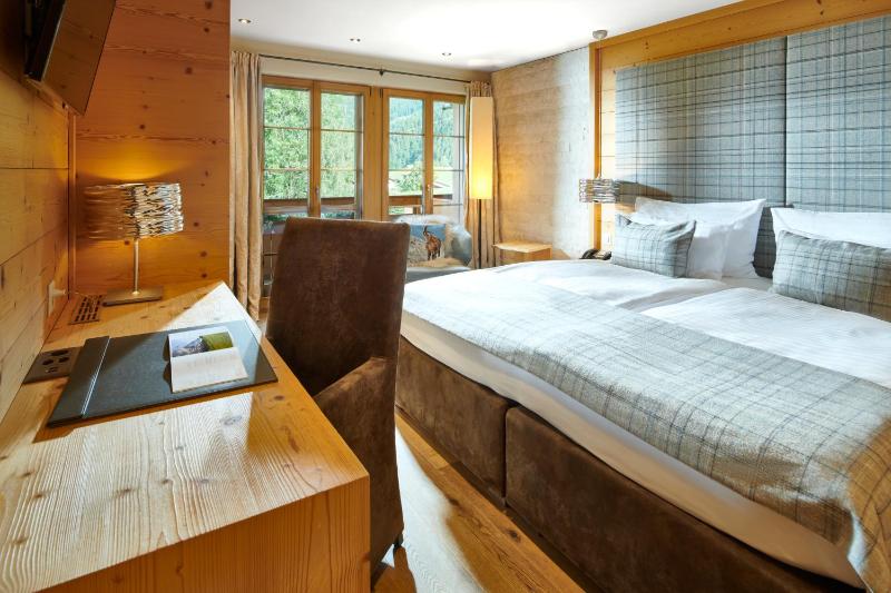 Superior Double Room with Balcony and Mountain View image 1