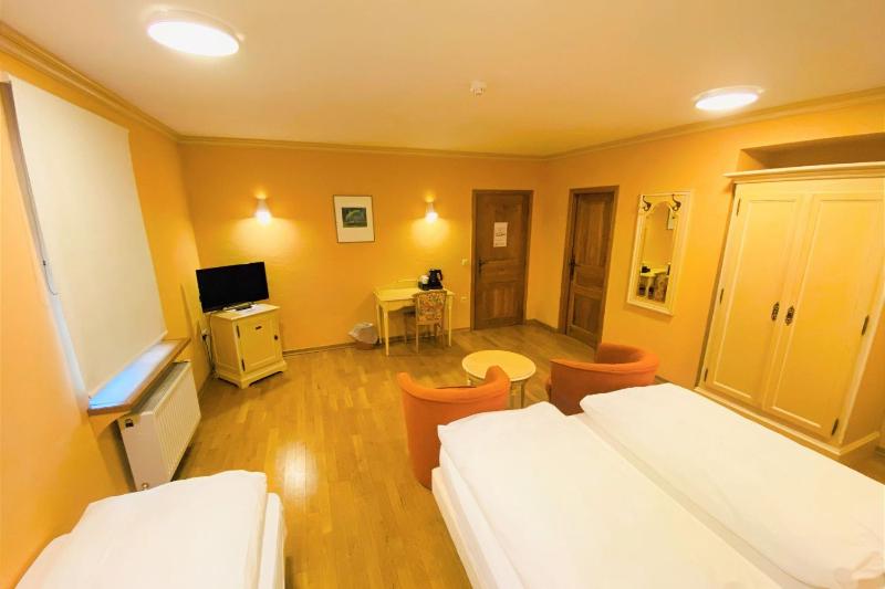Double Room with Spa Bath image 2