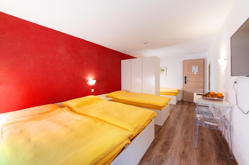 Standard Quadruple Room image 1