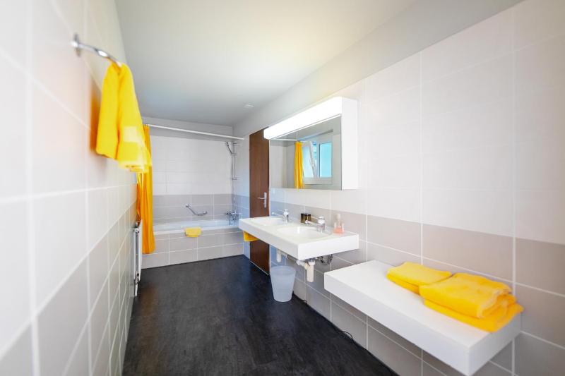 Standard Quadruple Room image 3