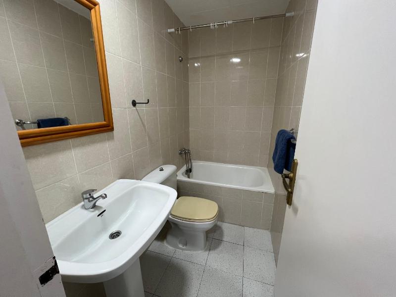 Apartaments Monjardí - image 9