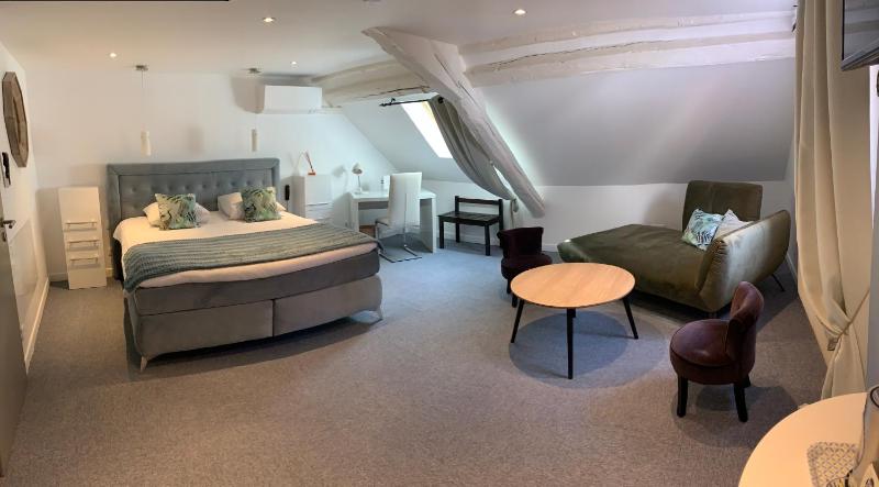 Deluxe Junior Suite image 4