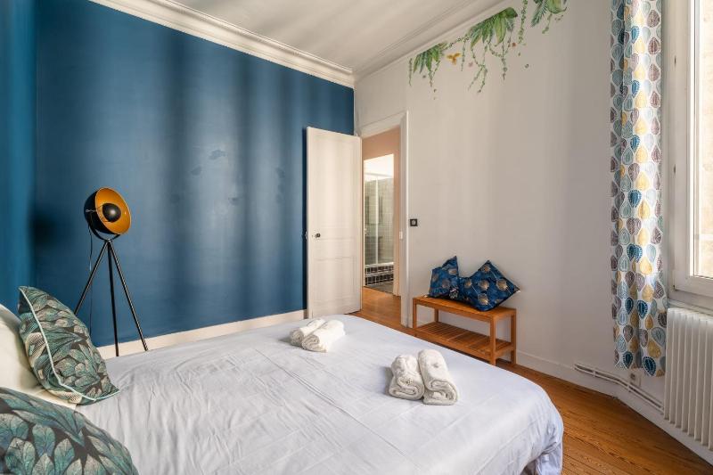 Large bright duplex in Bordeaux - image 7
