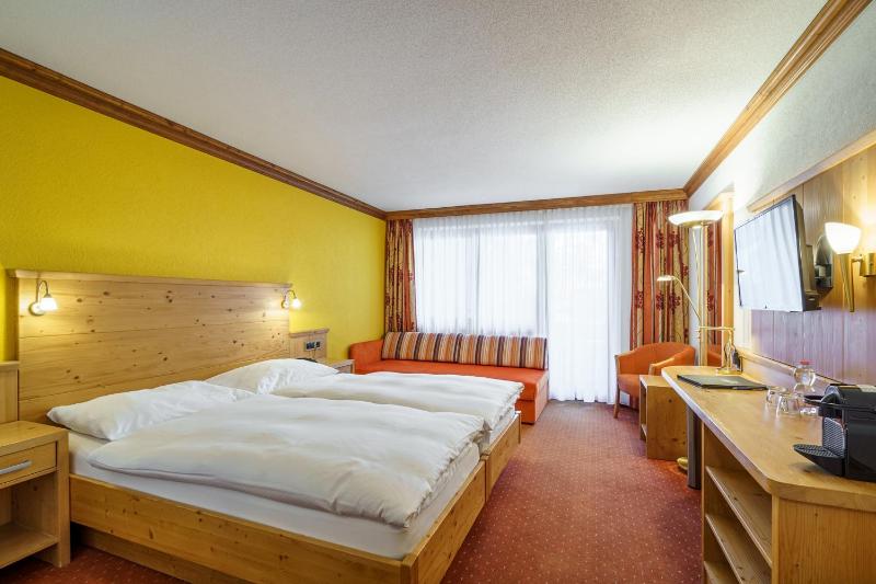 Deluxe Double Room with Matterhorn View and Balcony or Ground Floor Terrace image 4