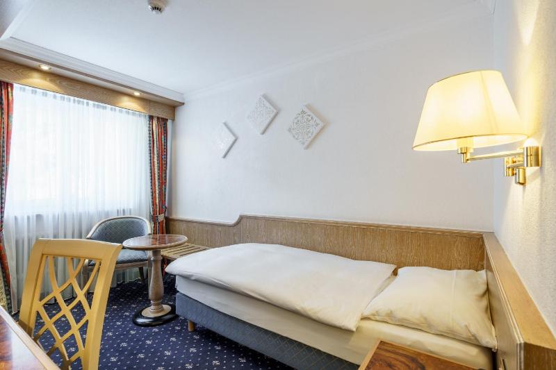 Standard Single Room image 4