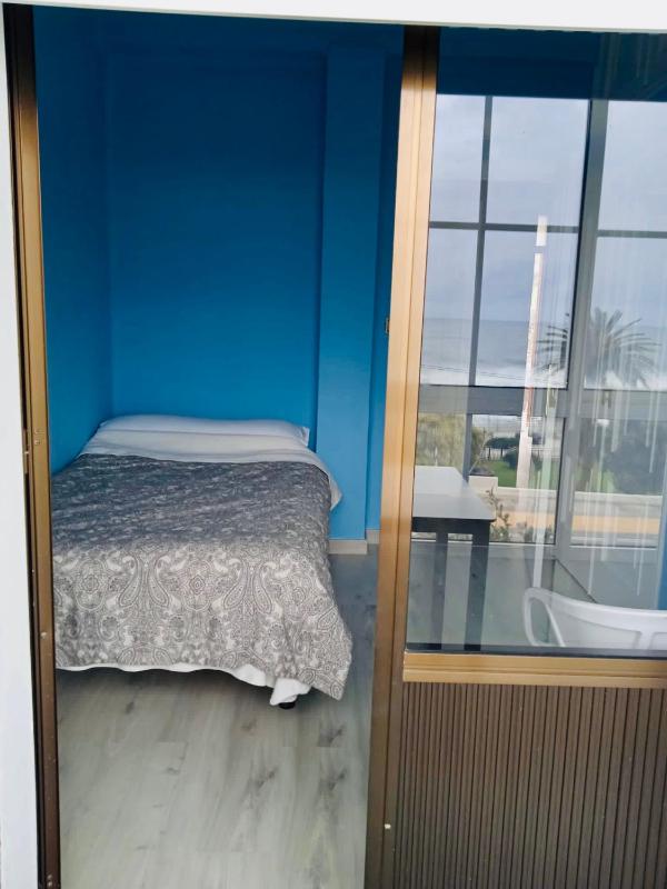 Single Room with Sea View image 4