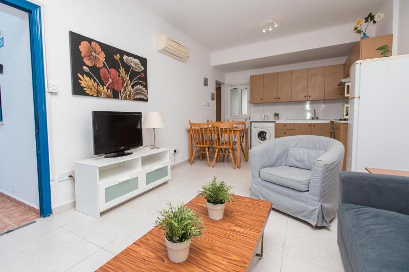 One-Bedroom Bungalow image 3