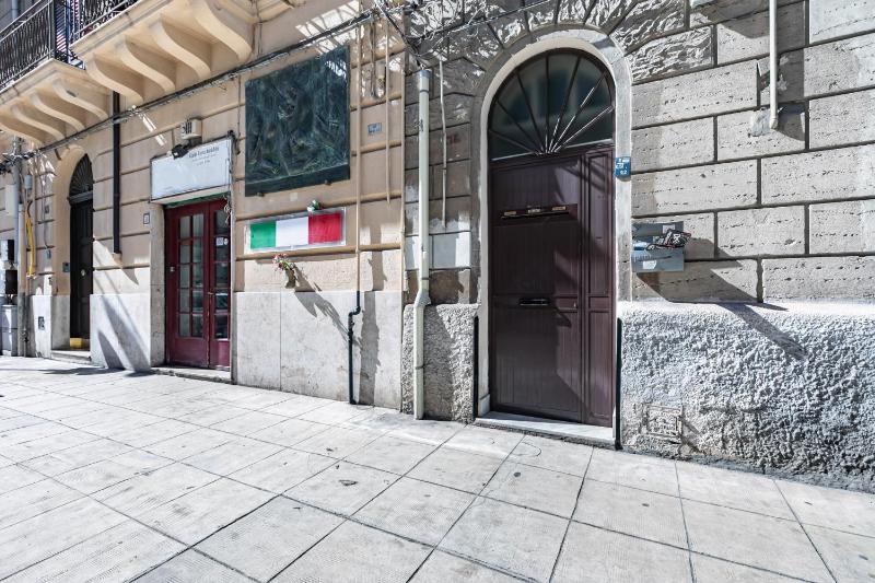 GuestHost - La Casa di Martina - Palermo Central Apartments - image 10