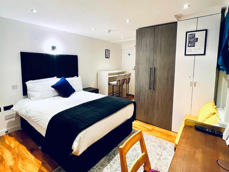 Studio Apartment image 4